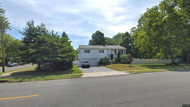 This Google Street View image shows the approximate location of 225 Harmony Road in Middletown. The property at this address changed hands in June 2019, when  Nicole Devellis  bought the property from  Linda Lamanno  for $450,000.