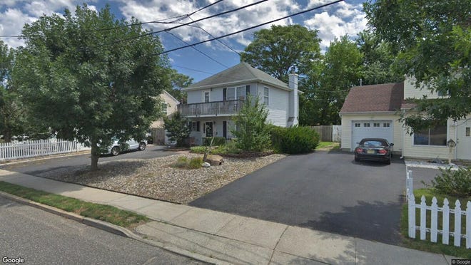 This Google Street View image shows the approximate location of 480 Beachway in Keansburg. The property at this address changed hands in June 2019, when  Elizabeth Winslow  bought the property from  Joseph Disanto and  Dina Russell  for $286,000.