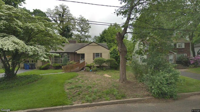 This Google Street View image shows the approximate location of 319 Starling Road in Englewood City. The property at this address changed hands in June 2019, when Jeffrey William Dinovitzer and others bought the property from Melissa B Howard for $590,000.