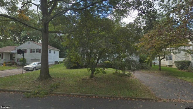 This Google Street View image shows the approximate location of 194 Morningside Road in Paramus. The property at this address changed hands in June 2019, when new owner bought the property for $515,000.