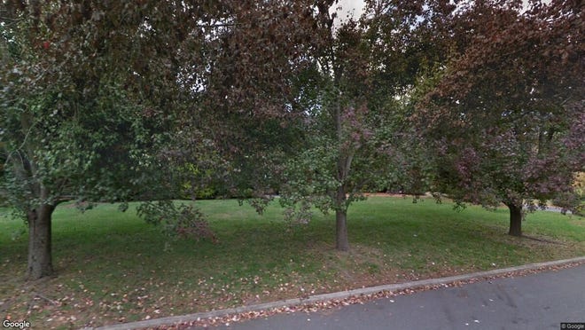 This Google Street View image shows the approximate location of 982 Arapaho Trail in Franklin Lakes. The property at this address changed hands in October 2019, when new owner bought the property for $760,000.