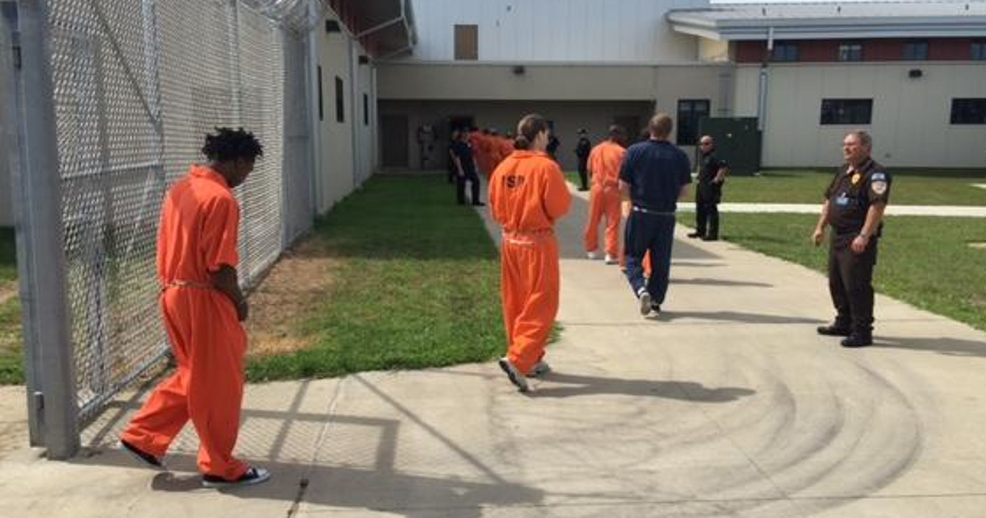 Under heavy security, convicts moved to new Fort Madison prison