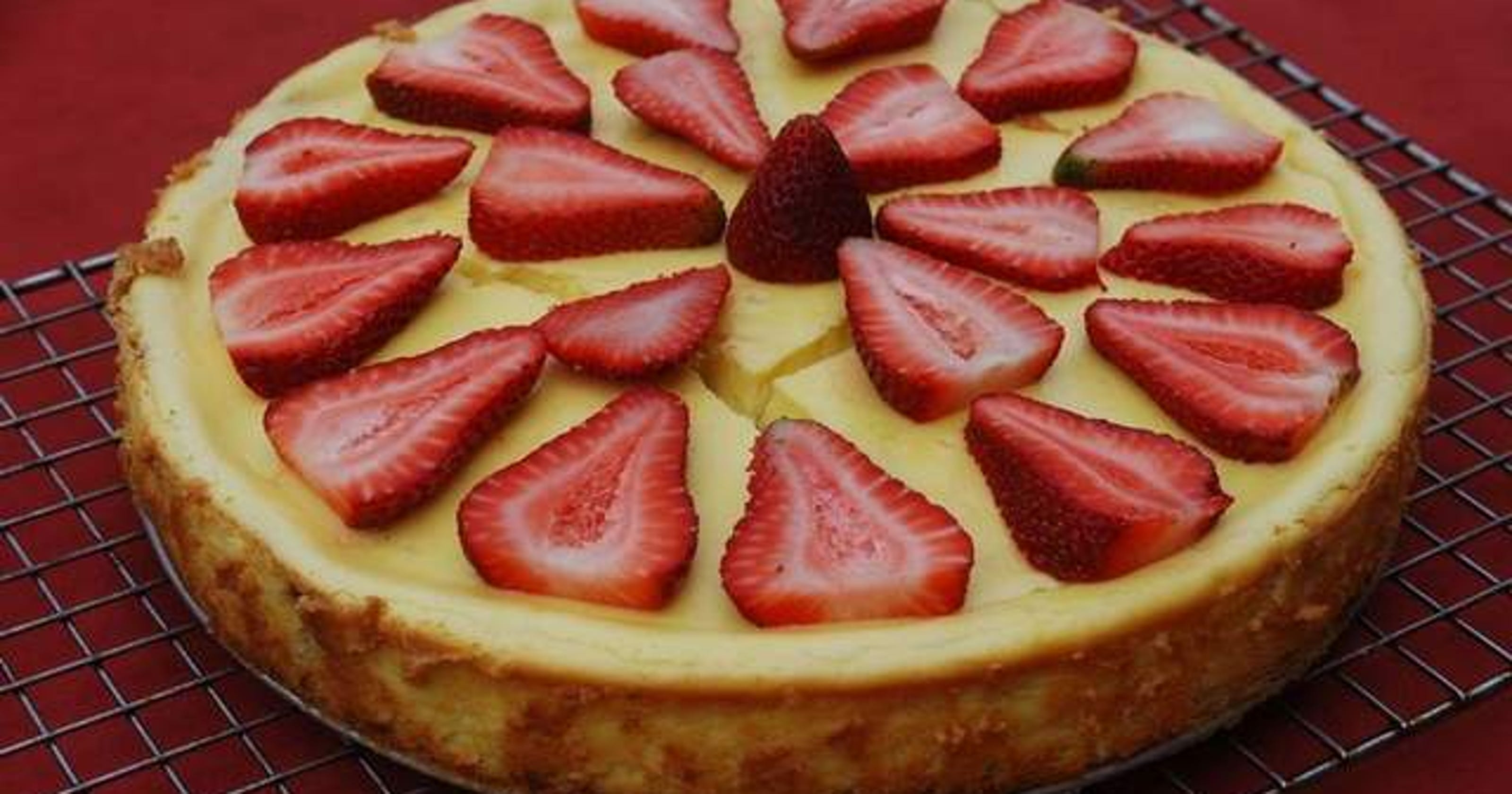 Goat cheese, rhubarb make tangy cheesecake