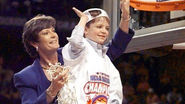 Tennessee coach Pat Summitt lets her son Tyler cut down the net after ...