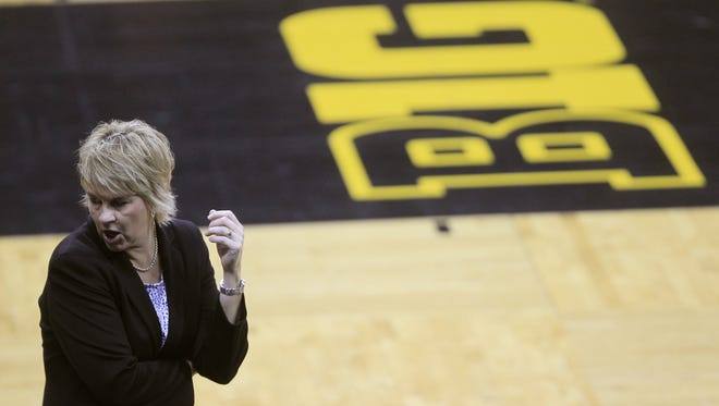 Iowa head coach Lisa Bluder talks to her team during the Hawkeyes' game against Pepperdine. Bluder has the 23rd-ranked Hawkeyes sitting at 9-2 entering Big Ten Conference play.