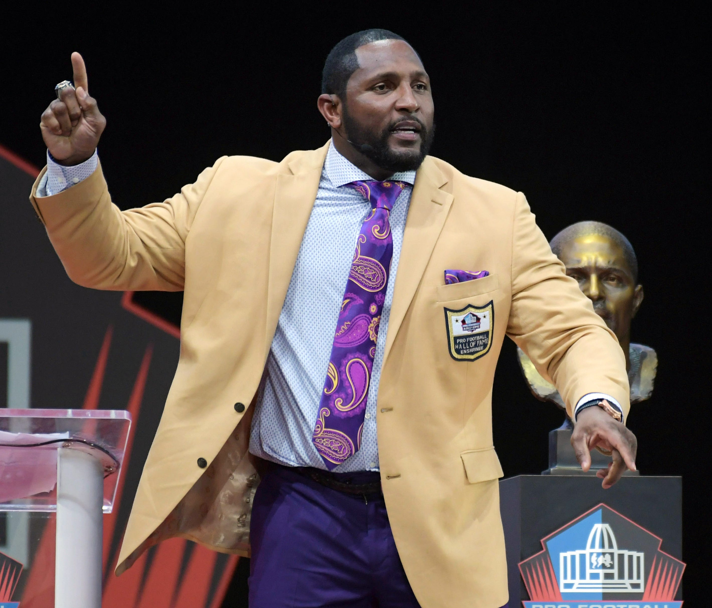 Former Baltimore Ravens linebacker Ray Lewis gives his Hall of Fame induction speech.
