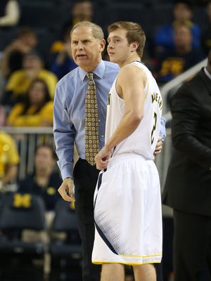 Michigan coach John Beilein talks with Spike Albrecht.
