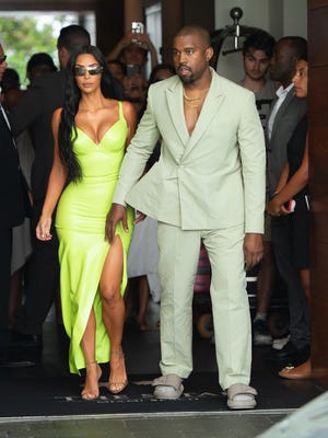 Kim Kardashian And Kanye West Light Up 2 Chainz S Wedding With Neon