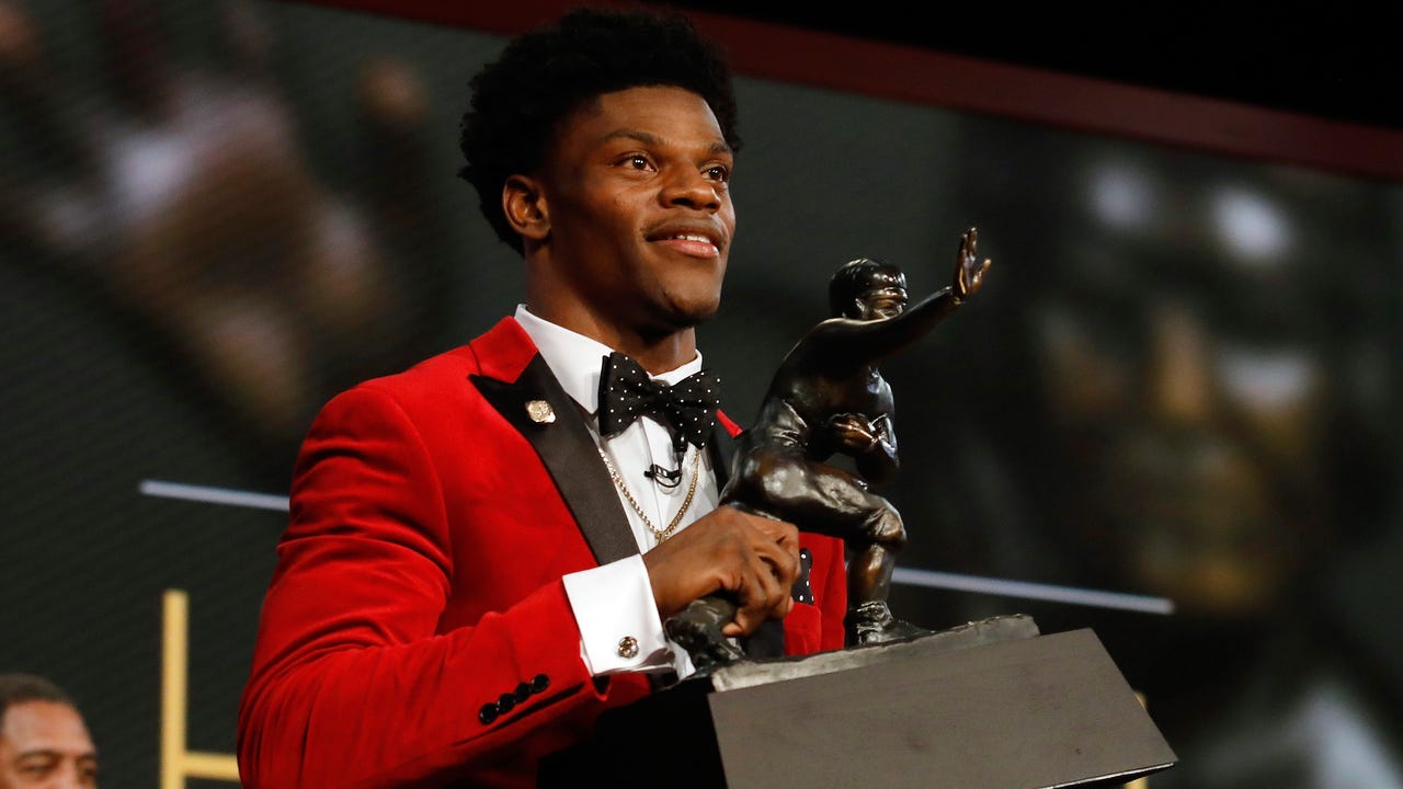 Lamar Jackson wins 2016 Heisman Trophy