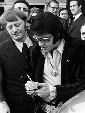 16 Jan 1971 - Photo by Dave Darnell. Elvis Presley