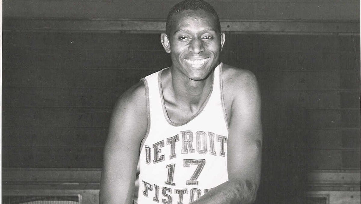 Da Earl Lloyd seinem Land und der NBA diente, bleibt das Vermächtnis des ...