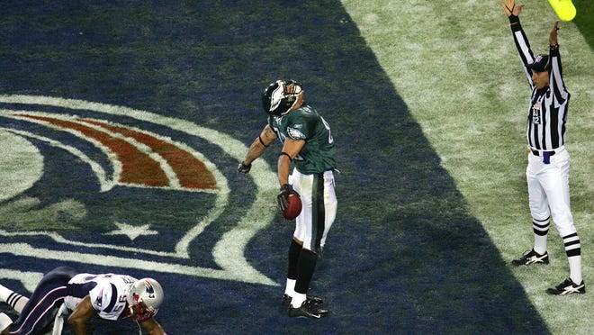 Former Rutgers standout and Highland Park native L.J. Smith celebrates after catching a touchdown pass for the Philadelphia Eagles in Super Bowl XXXIX against New England 10 years ago in Jacksonville, Fla.