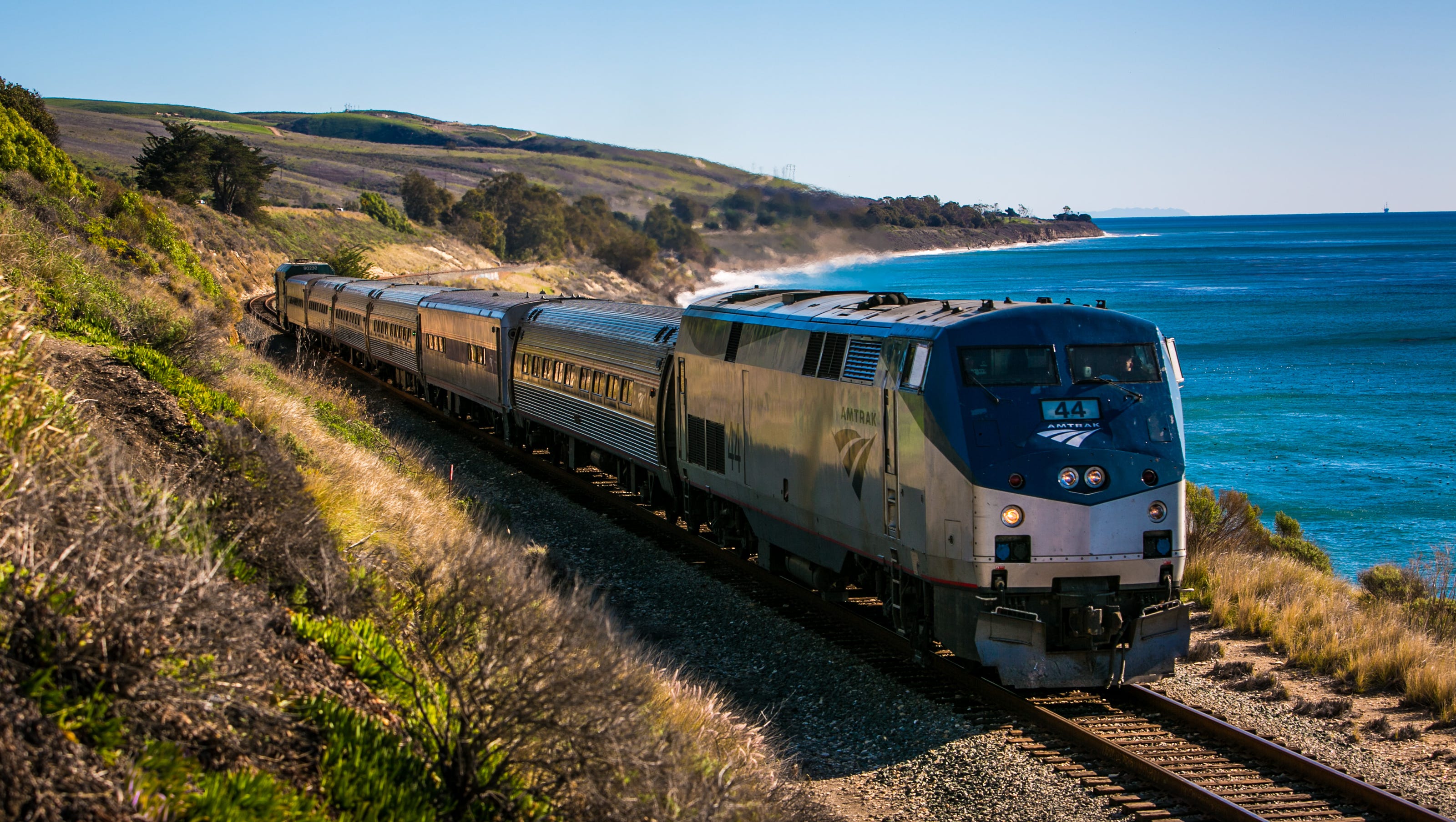 Путешествие на поезде на английском. Амтрак Сан Франциско Лос Анджелес. Купе Амтрак. Amtrak Train купе. Путешествие на поезде.