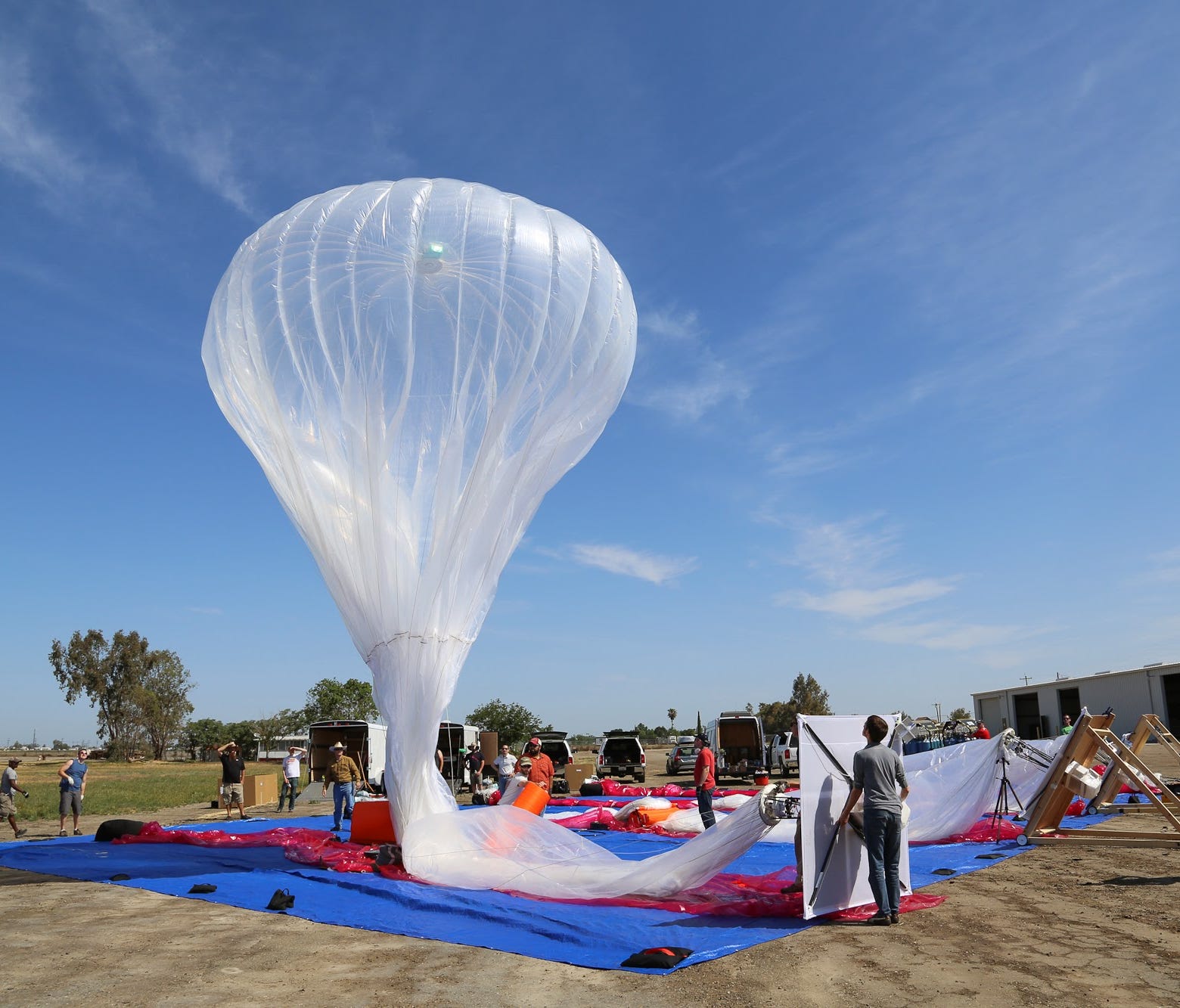 Google has gotten FCC approval to deploy Project Loon, its experimental balloon-powered system to provide emergency cellular service to Puerto Rico.Project Loon is a research and development project being developed by Google X with the mission of pro