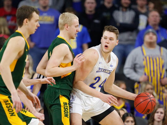 Fast Start Propels No 1 South Dakota State To Rout Of North