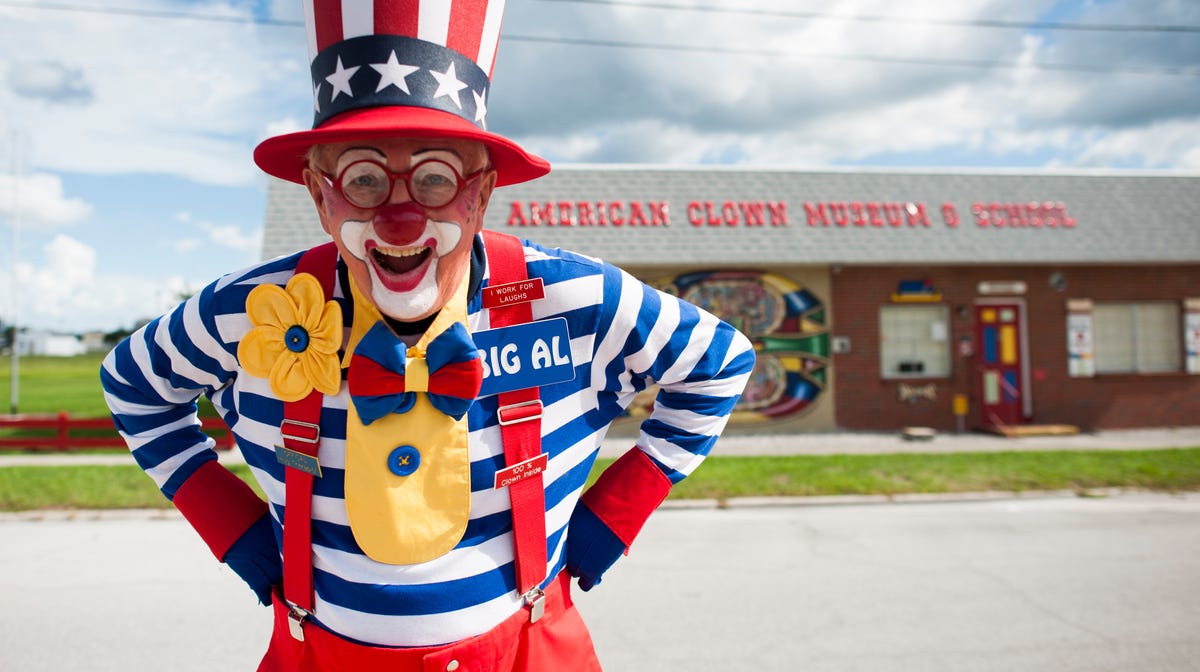 Learn To Be A Clown In School