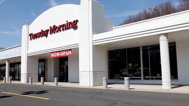 Leading off-price retailer Tuesday Morning recently celebrated its grand opening at Blue Star Shopping Center in Watchung. The