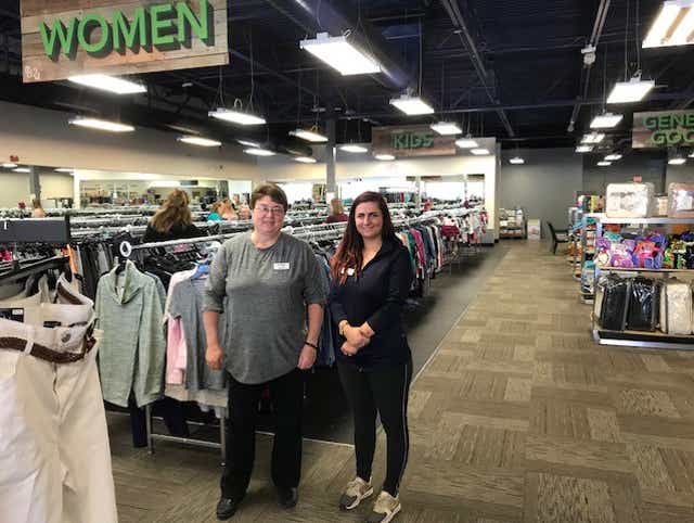 B2 Outlet Stores Opens First Metro Detroit Store In Canton