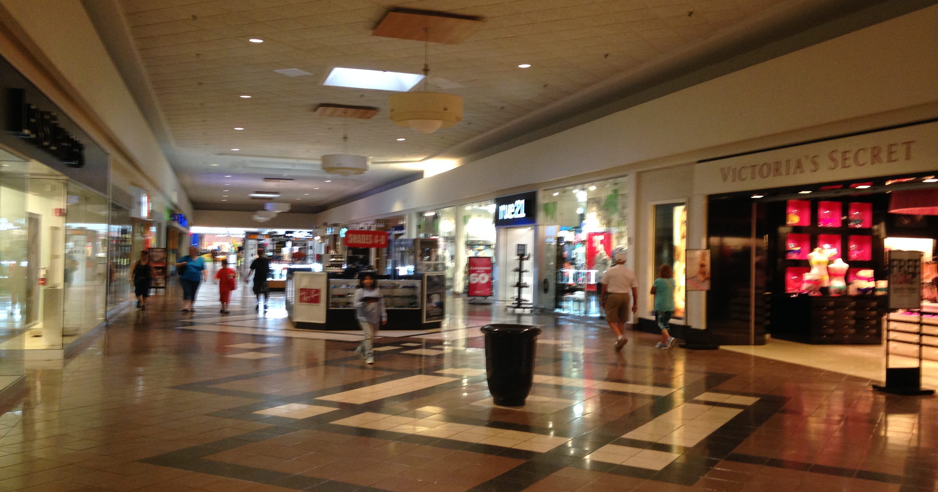 Merritt Square Mall Movies 47