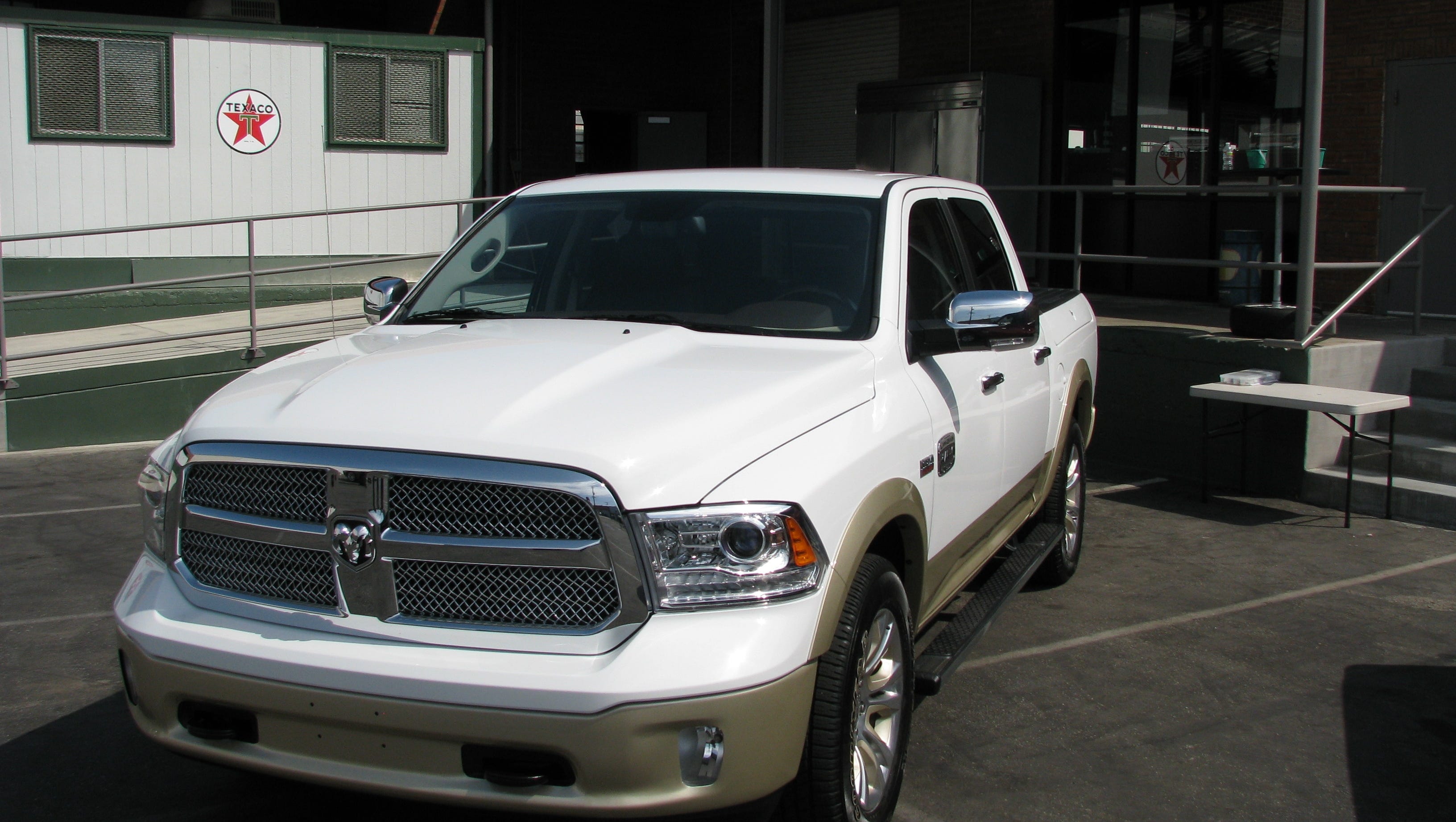 Fiat Chrysler May Build Big Suv And Compact Pickup