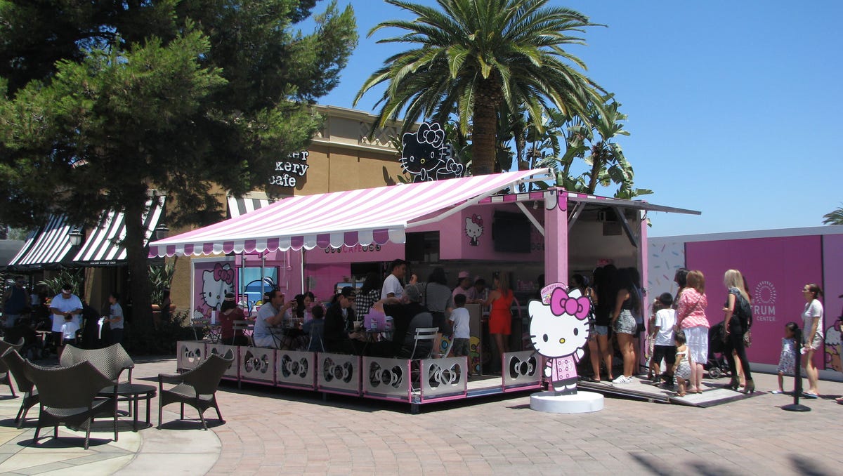 Hello Kitty Cafe opens in Irvine California