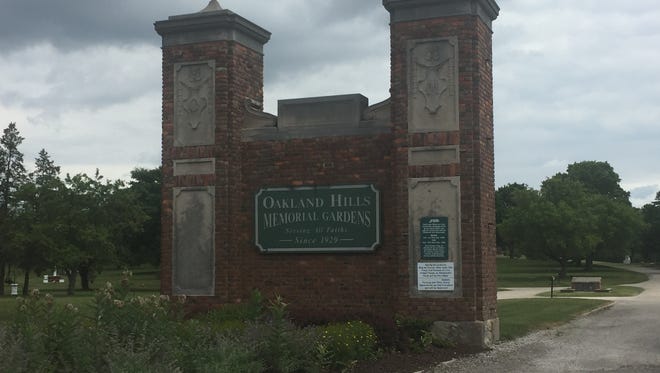 The entrance to the Oakland Hills Cemetery.