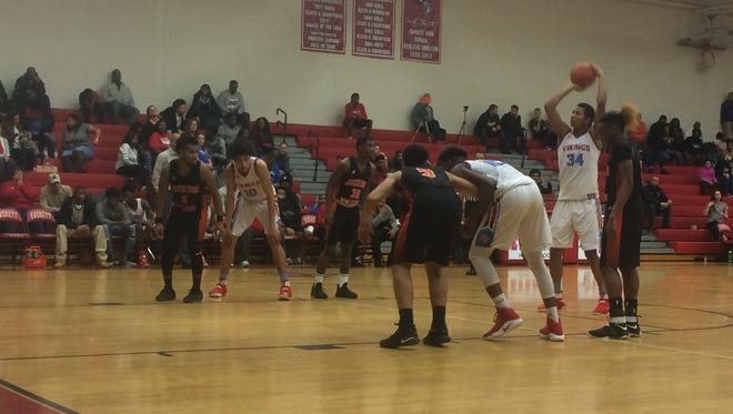 Everett's Diego Robinson attempts a free throw in Friday's win over Jackson.