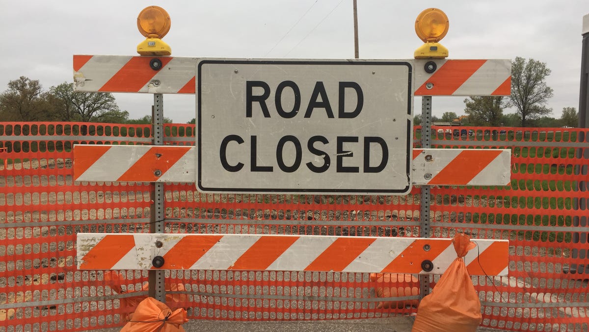 The Iowa DOT is closing lanes on I-235 on Friday. See when you might encounter delays.