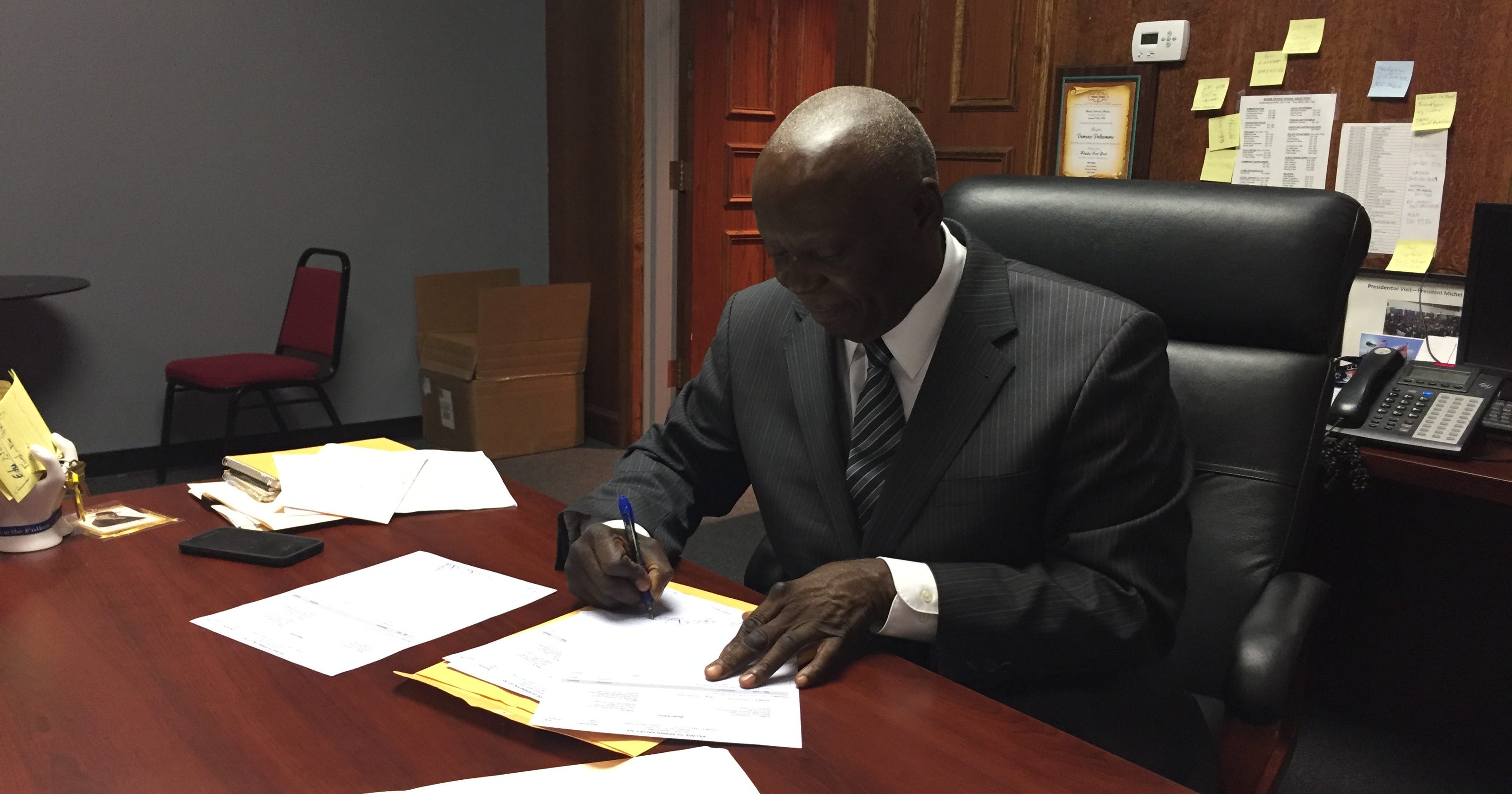 Hearing officer Spring Valley mayor should remain in office