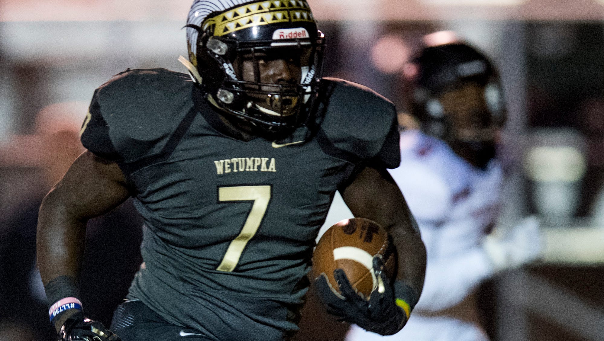 Wetumpka Running Back Kavosiey Smoke Signs With Kentucky