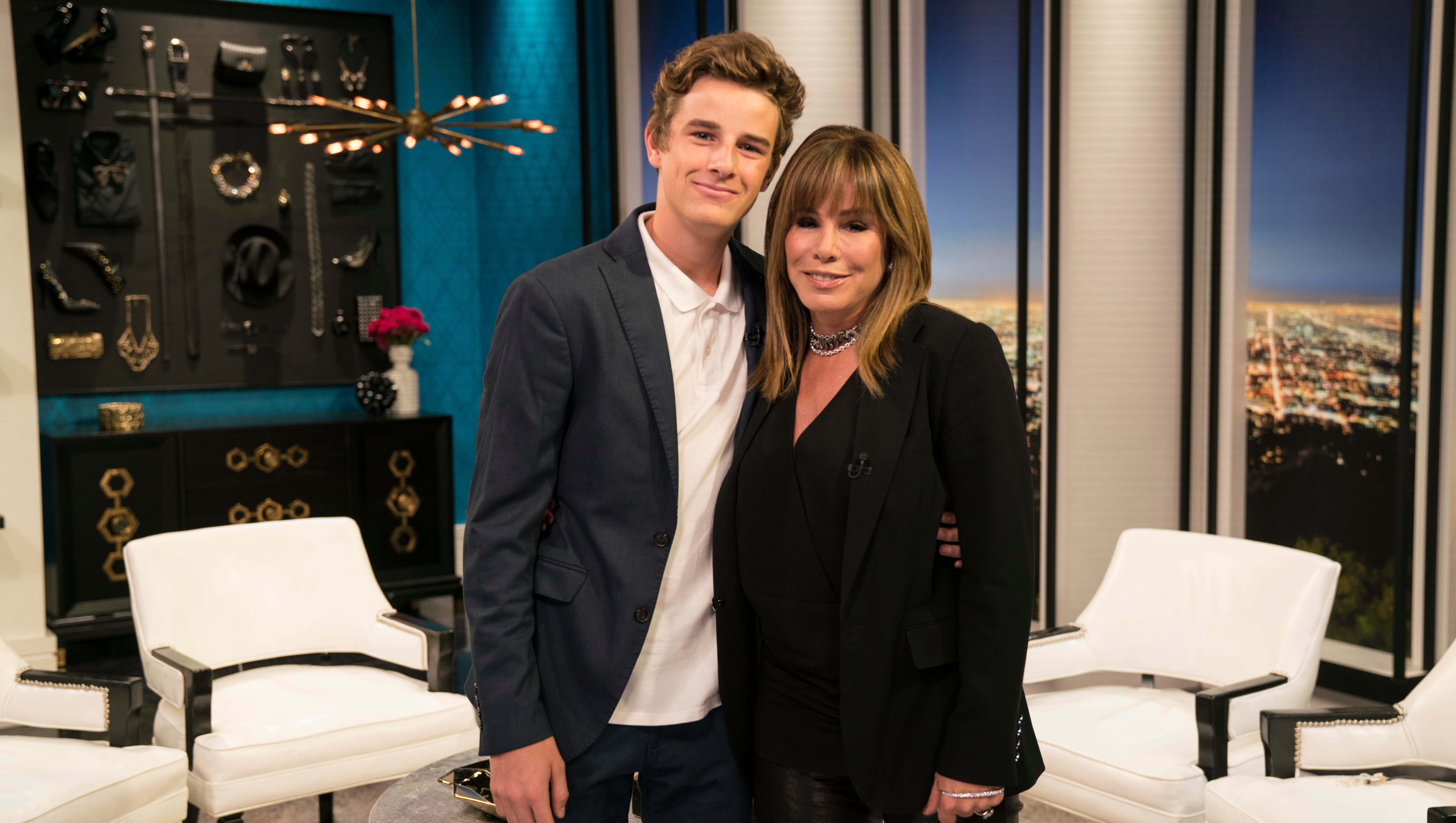 'Fashion Police' hosts remember Joan Rivers in touching series finale