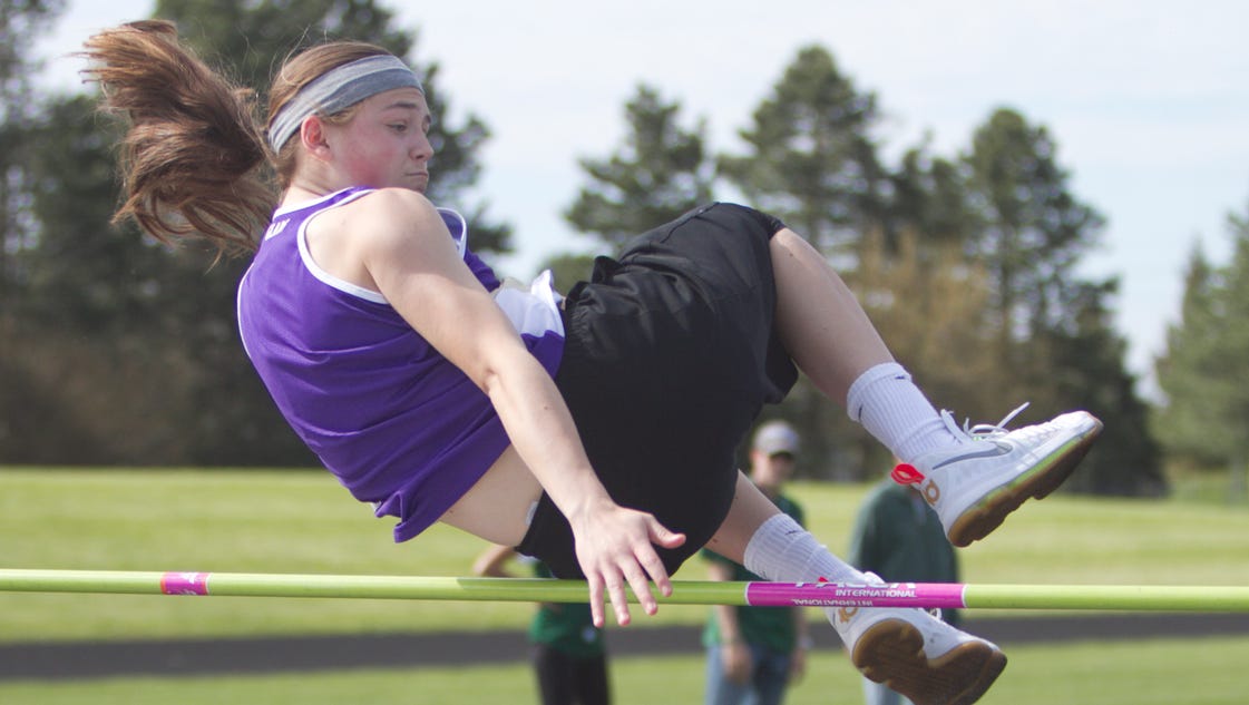 Fowlerville hoops star Elie Smith excels in high jump - Livingston Daily - Livingston Daily
