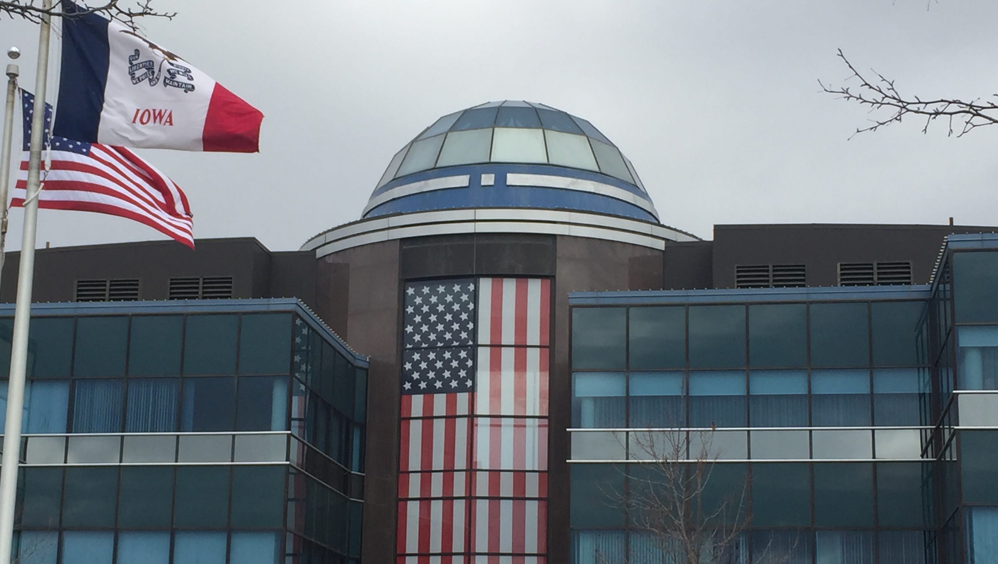 Can you see it? This Iowa building has an R2 unit as its dome