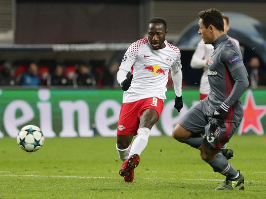 Leipzig's Naby Keita, left, scores his side's opening goal during the Champions League Group G soccer match between RB Leipzig and Besiktas JK in Leipzig, Germany, Wednesday, Dec. 6, 2017. (AP Photo/Michael Sohn)