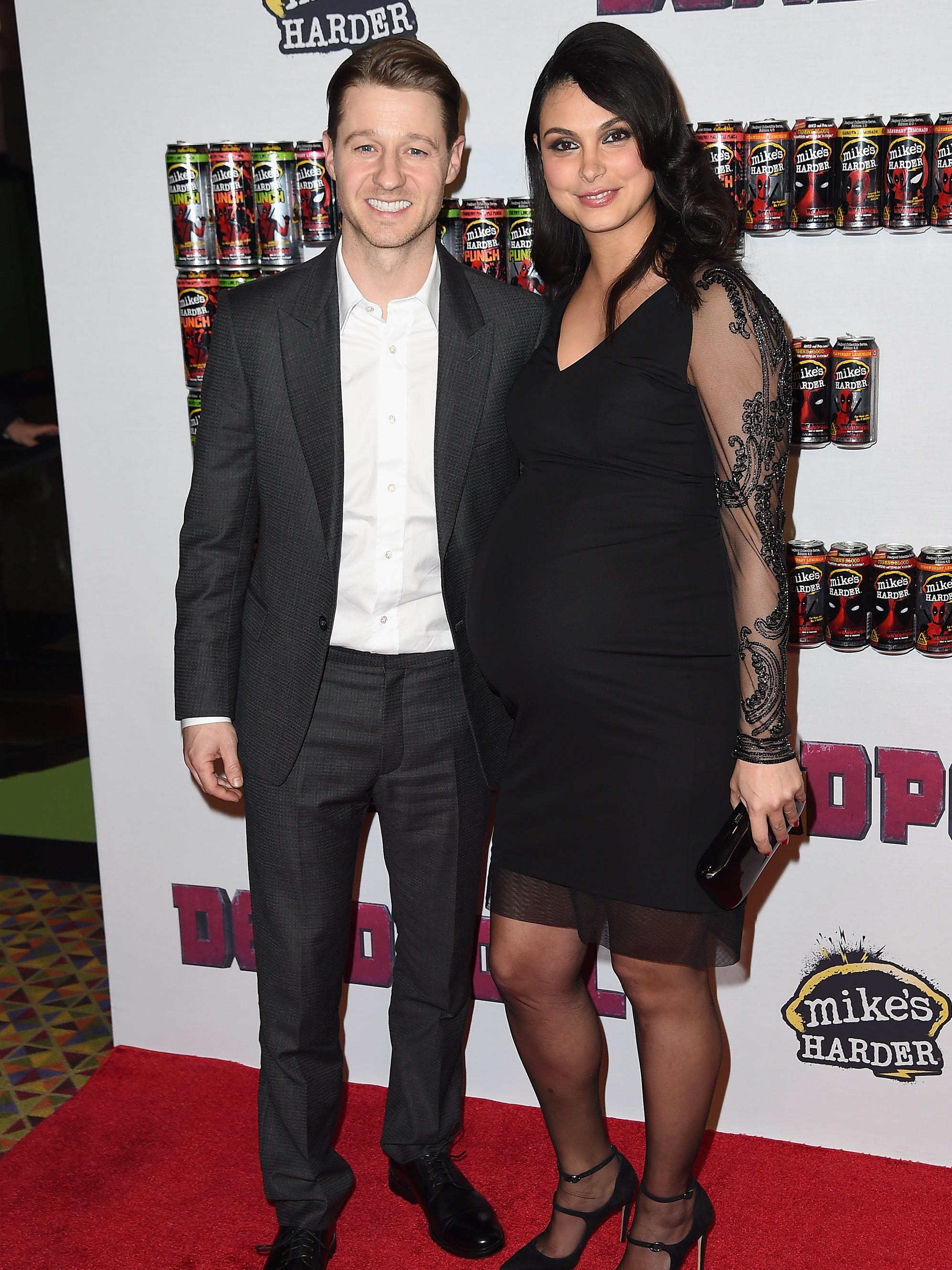 Exclusive Morena Baccarin Ben Mckenzie Welcome Baby Girl Бе́нжамин макке́нзи ше́нккан — американский актёр и режиссёр, известный по ролям в телесериалах «одинокие сердца», «саутленд» и «готэм». morena baccarin ben mckenzie welcome
