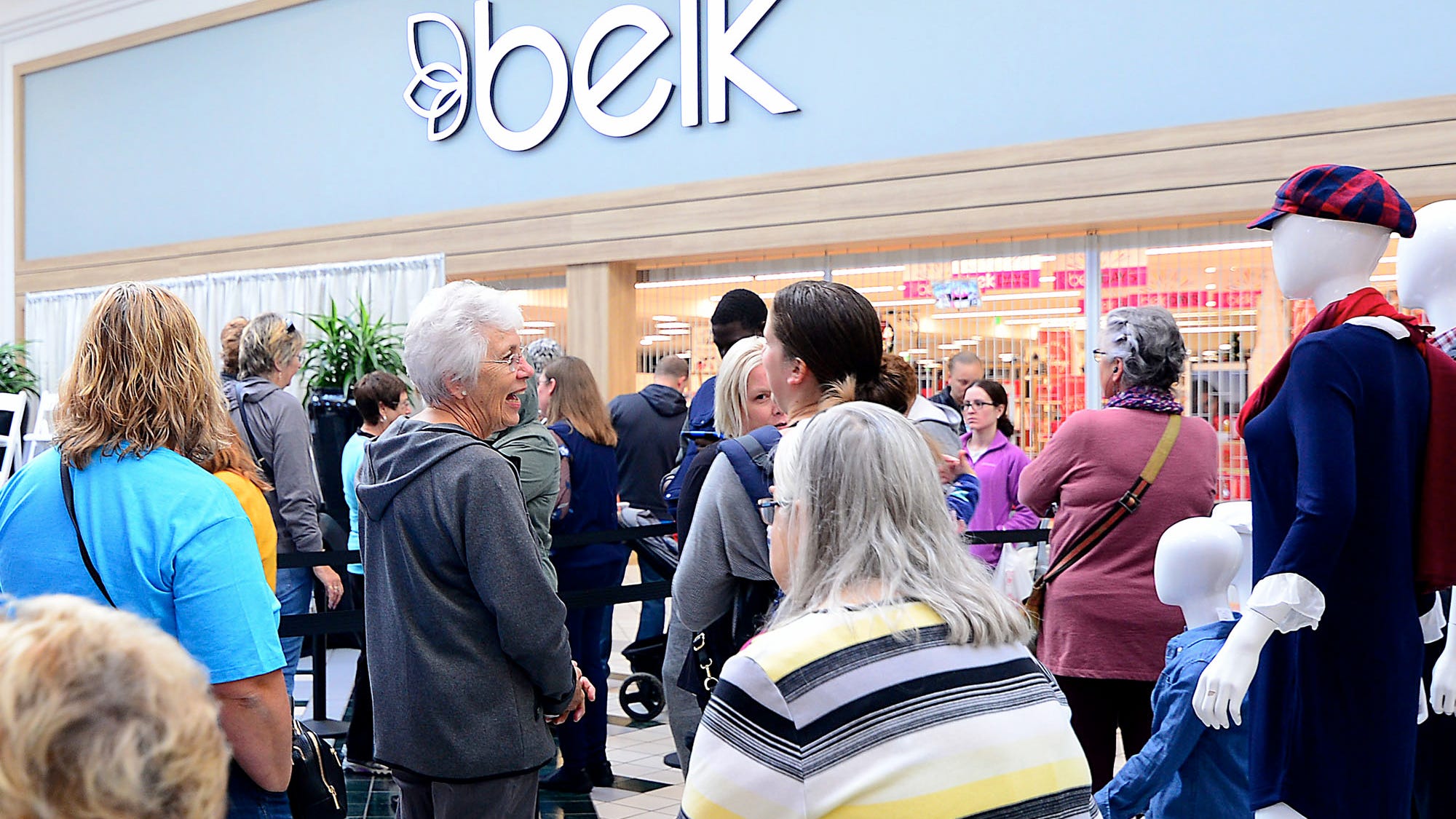 Belk opens to fanfare at Valley Mall