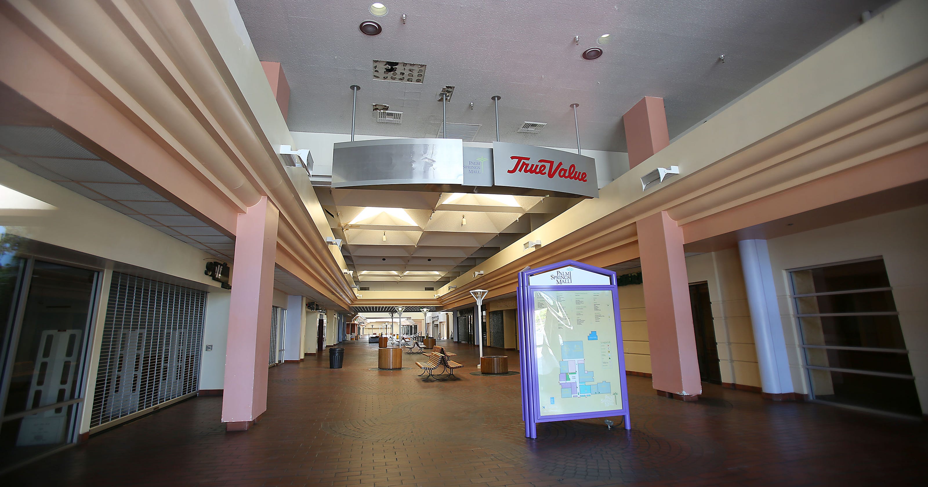 Palm.Beach Mall Shooting - s77lvgu