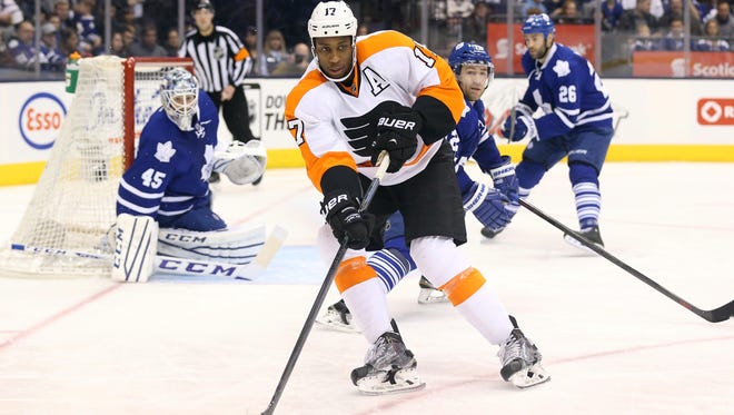 Wayne Simmonds and the Flyers beat Toronto 7-4 in their last visit.