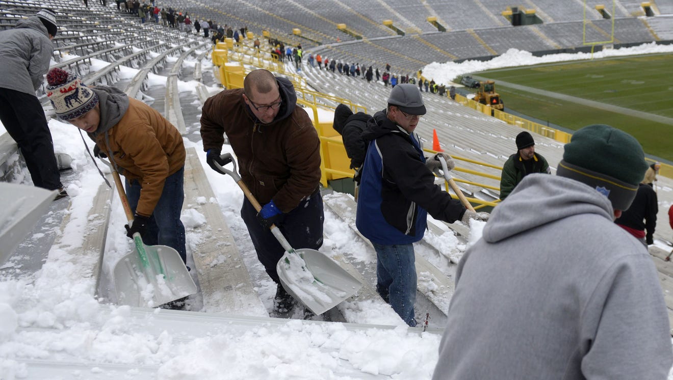 Green Bay snow storm 700 shovelers needed Sunday at Lambeau Field
