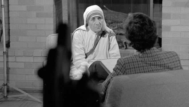 Mother Teresa speaks with Ruben Garcia during her 1976 visit to El Paso.