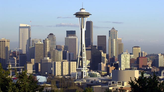 Seattle S Space Needle Opens The World S Only Rotating Glass Floor