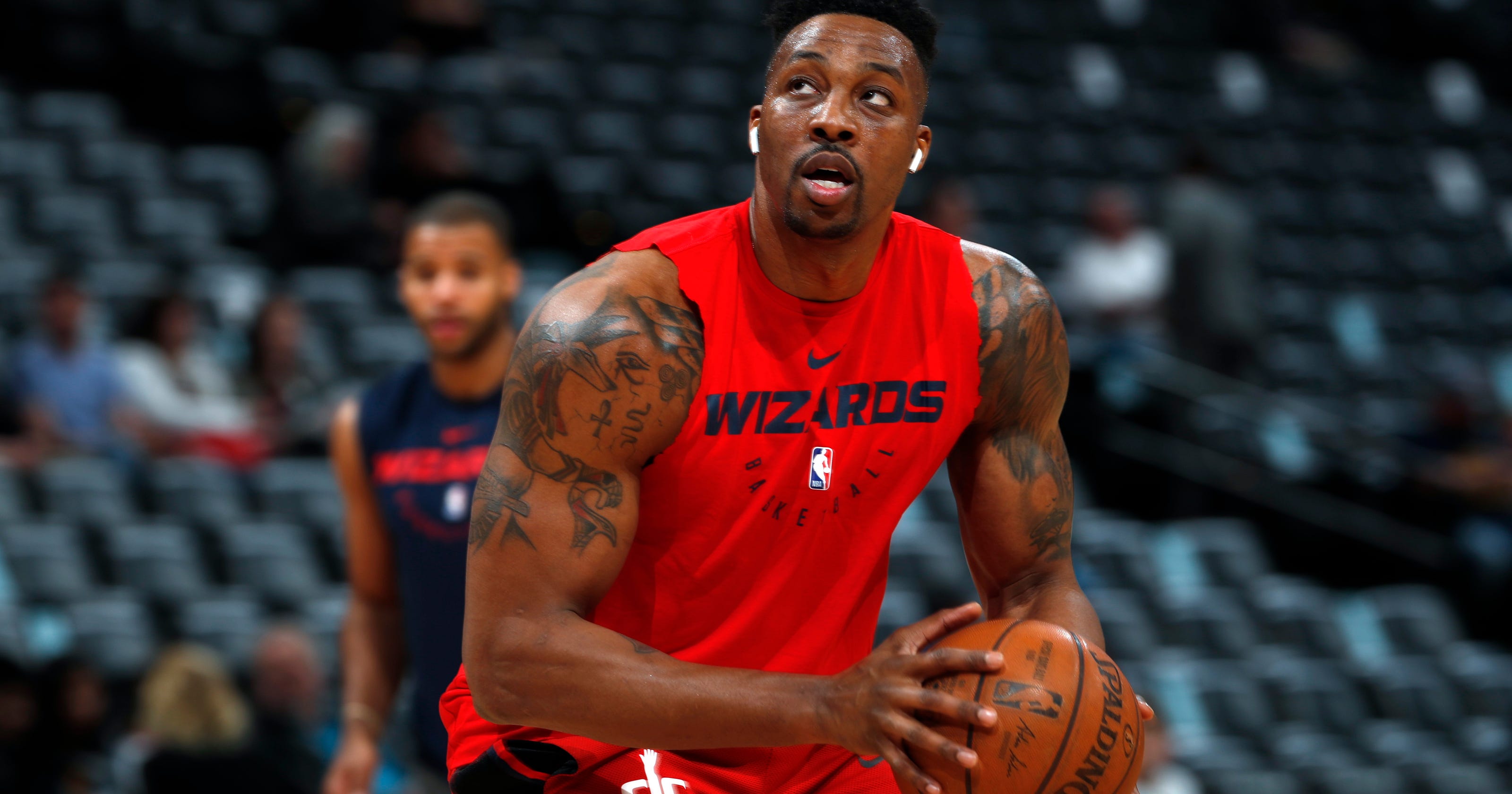 Dwight Howard returns to Lakers 6 years after departure