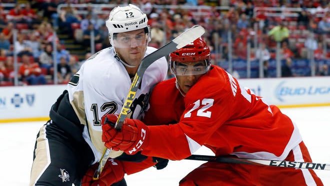 Pittsburgh Penguins center Kevin Porter (Michigan) and Detroit Red Wings center Andreas Athanasiou, right, battle for position Sept. 24, 2015.