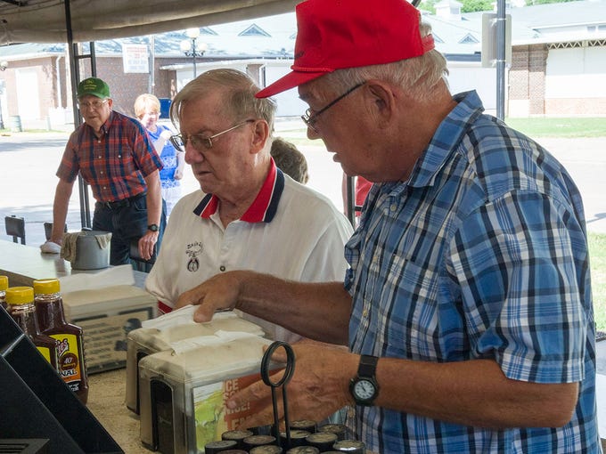 Volunteers prepare the West Des Moines Methodist food
