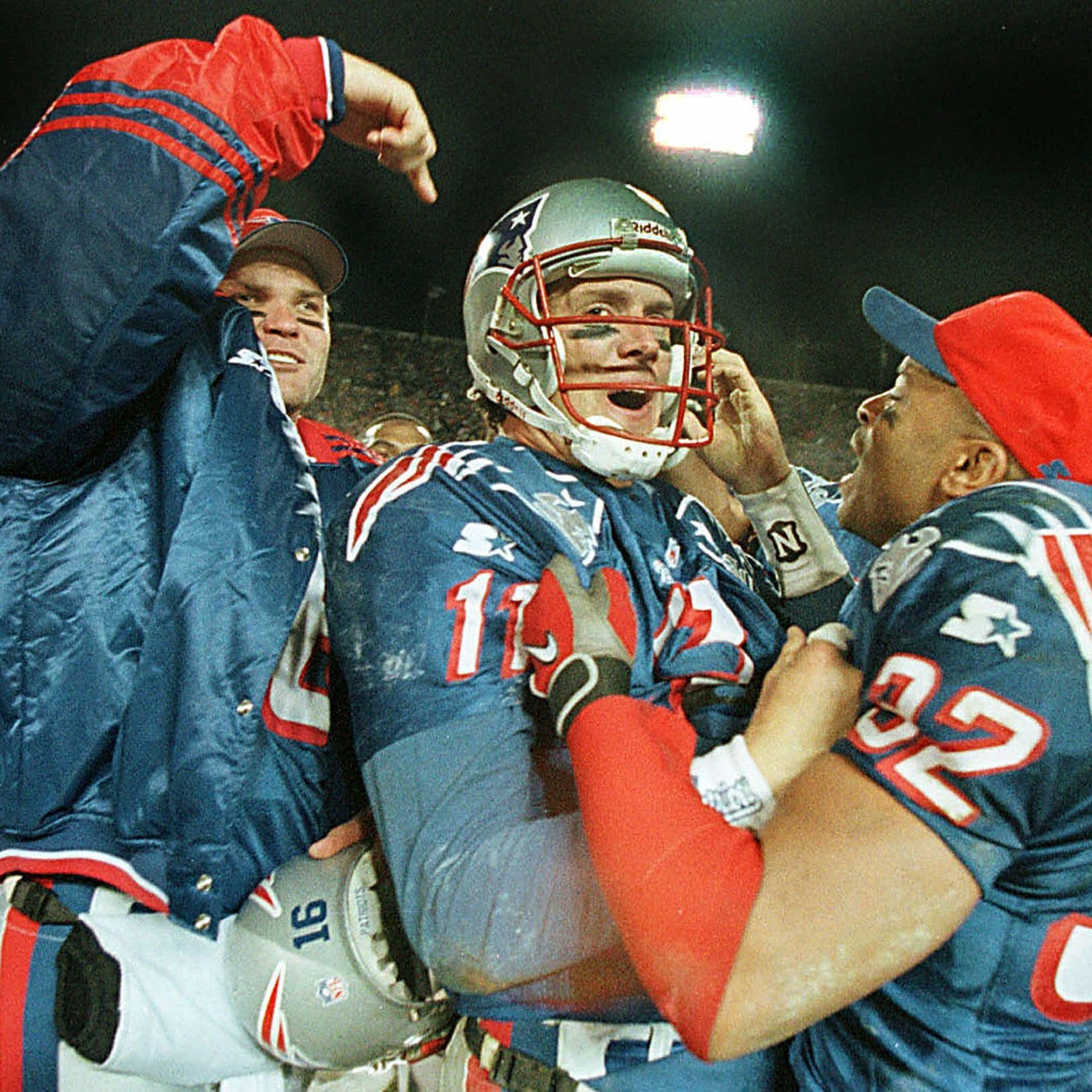 Drew Bledsoe in an NFL game with the Patriots.