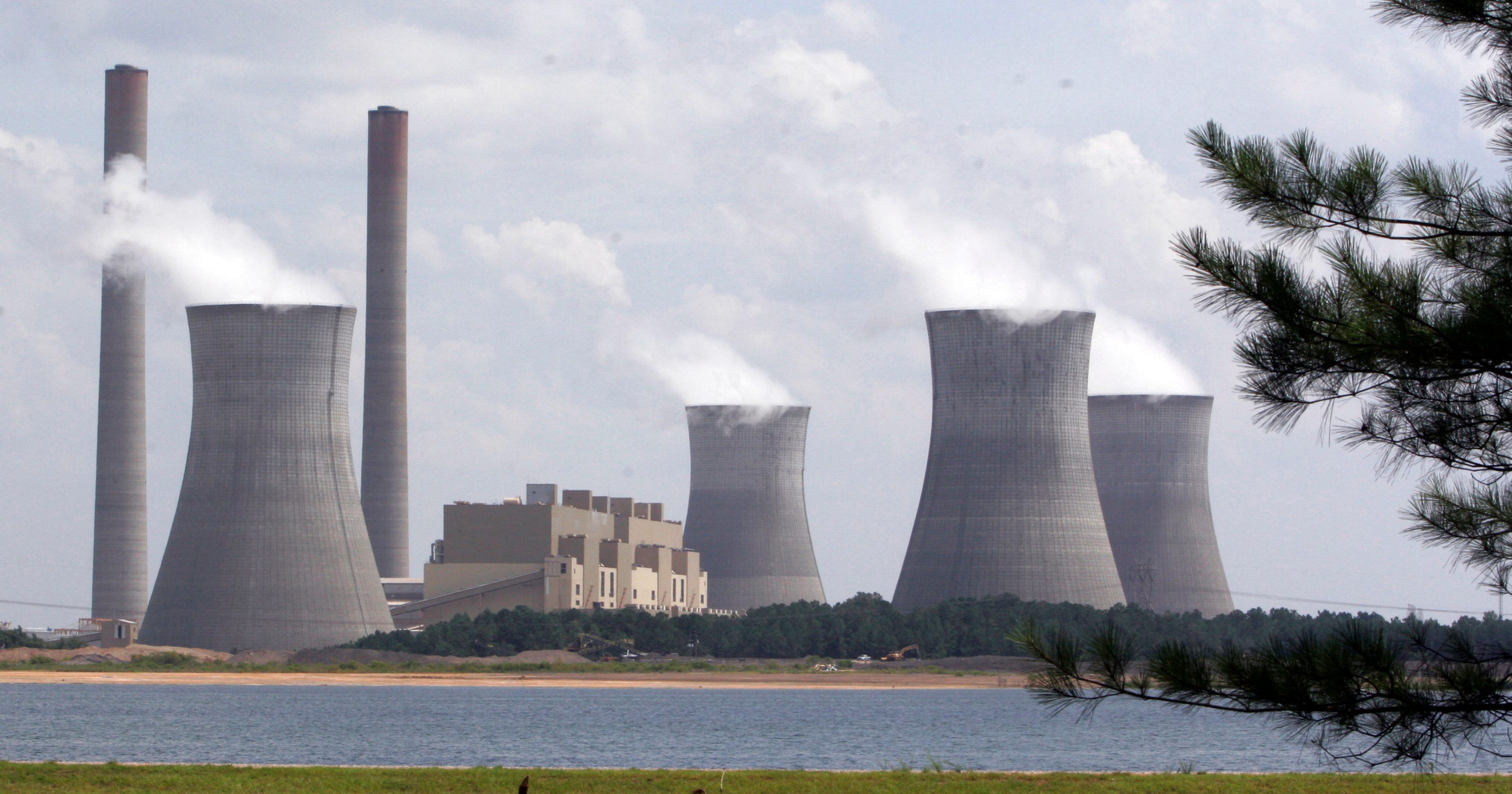 Supreme Court limits greenhouse gas regulations