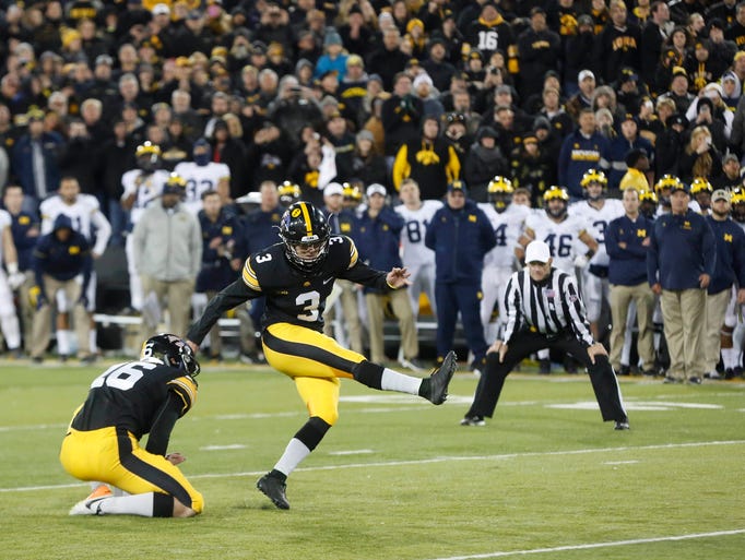Iowa kicker Keith Duncan makes the game winning kick