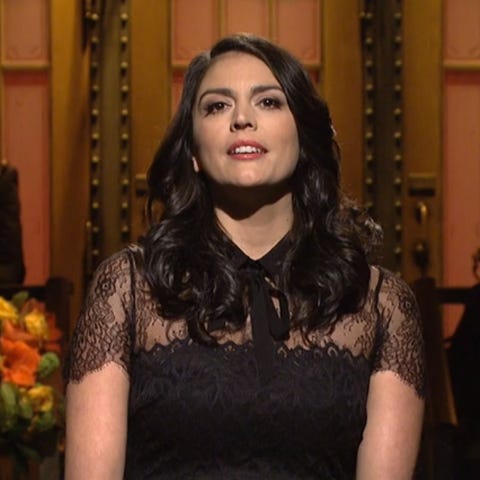 Cecily Strong gives message to Paris on 'SNL.'