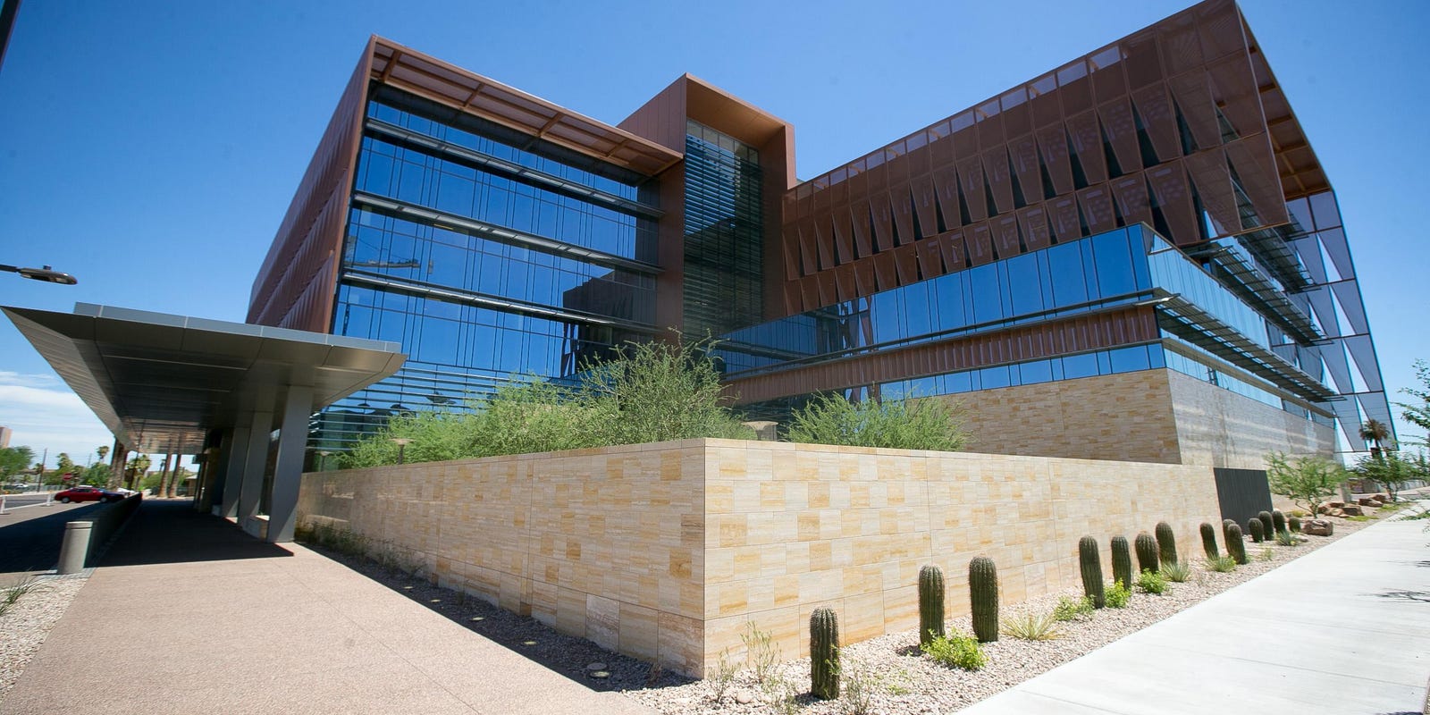 Arizona Cancer Center Opens In Tight Market