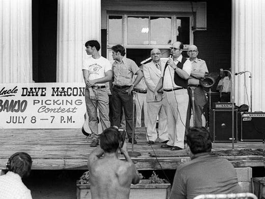 Participants in the Uncle Dave Macon Banjo Pickin Contest on the courthouse steps, July 15, 1978.